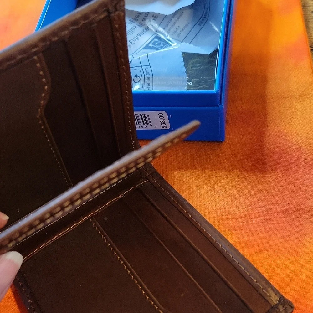 Columbia Leather Bifold Wallet New Brown